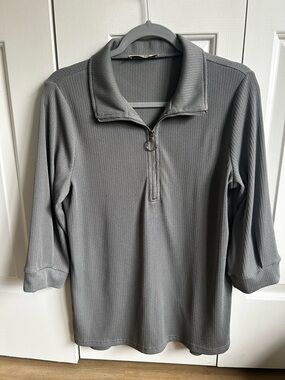 ViVI Men's Gray Quarter-Zip Pullover with Ring-Zip